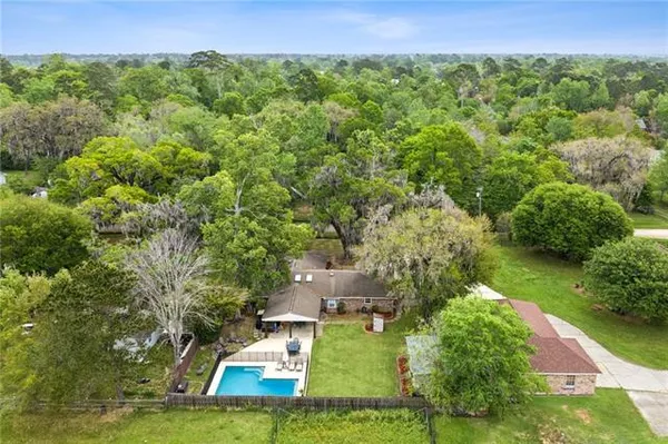 $525,000 | 230 Oak Lane, Mandeville, LA 70448