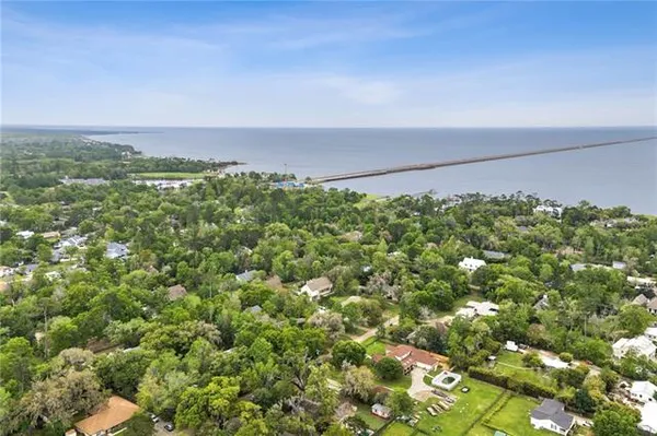 $525,000 | 230 Oak Lane, Mandeville, LA 70448