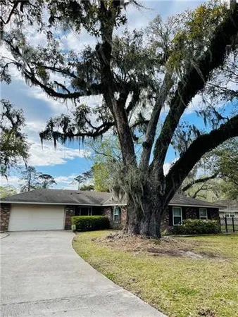 $525,000 | 230 Oak Lane, Mandeville, LA 70448