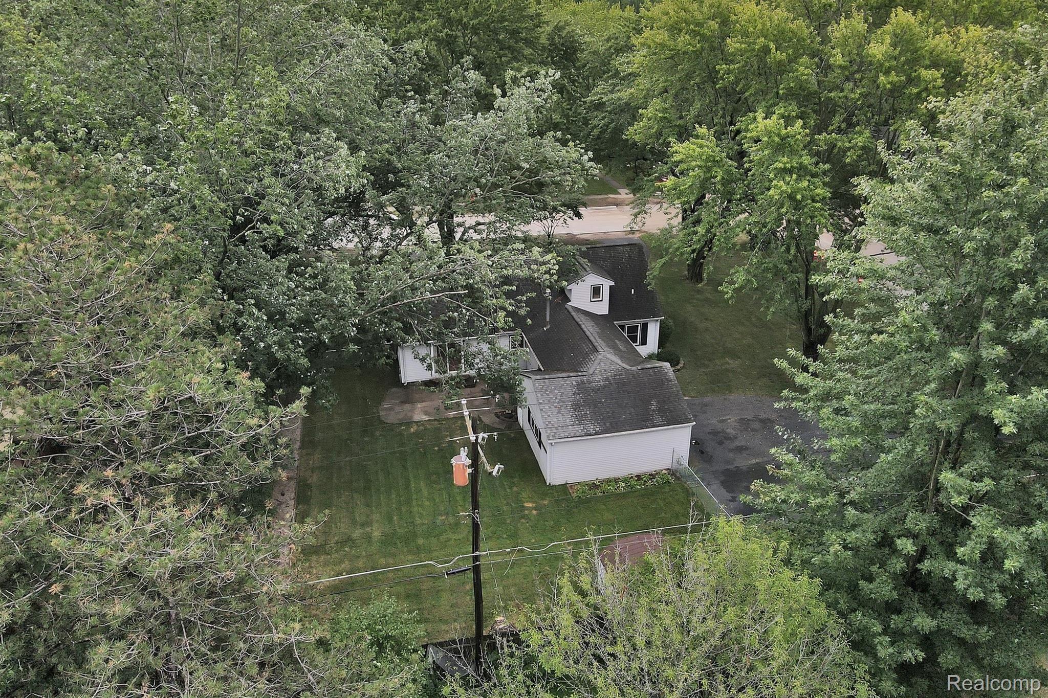 23309 Tuck Road Farmington, MI 48336 - Photo 40 of 40 40-23309 Tuck Rd-WindowStill-Real-E.jpg