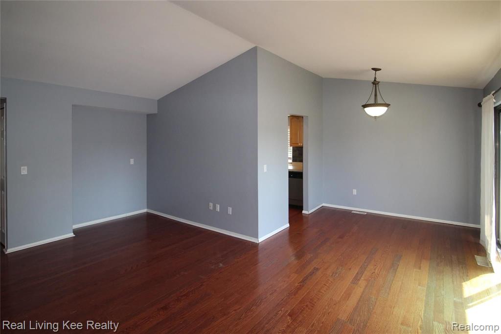 2939 Meadowbrook Drive Rochester Hills, MI 48309 - Photo 6 of 29