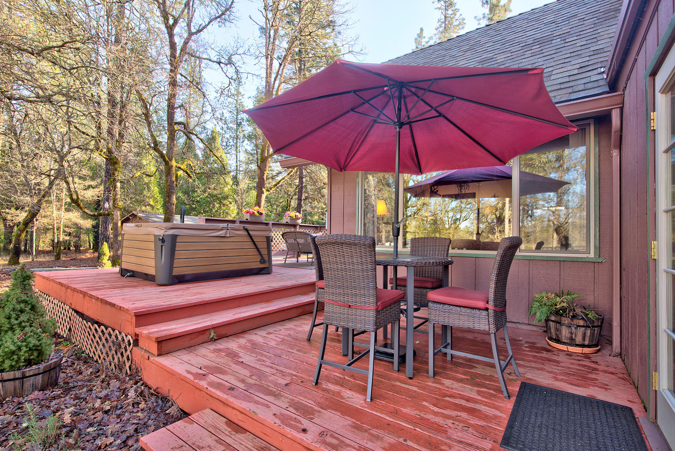 1090 Queens Branch Road Rogue River, OR 97537 - Photo 24 of 40 Multi-Level Deck