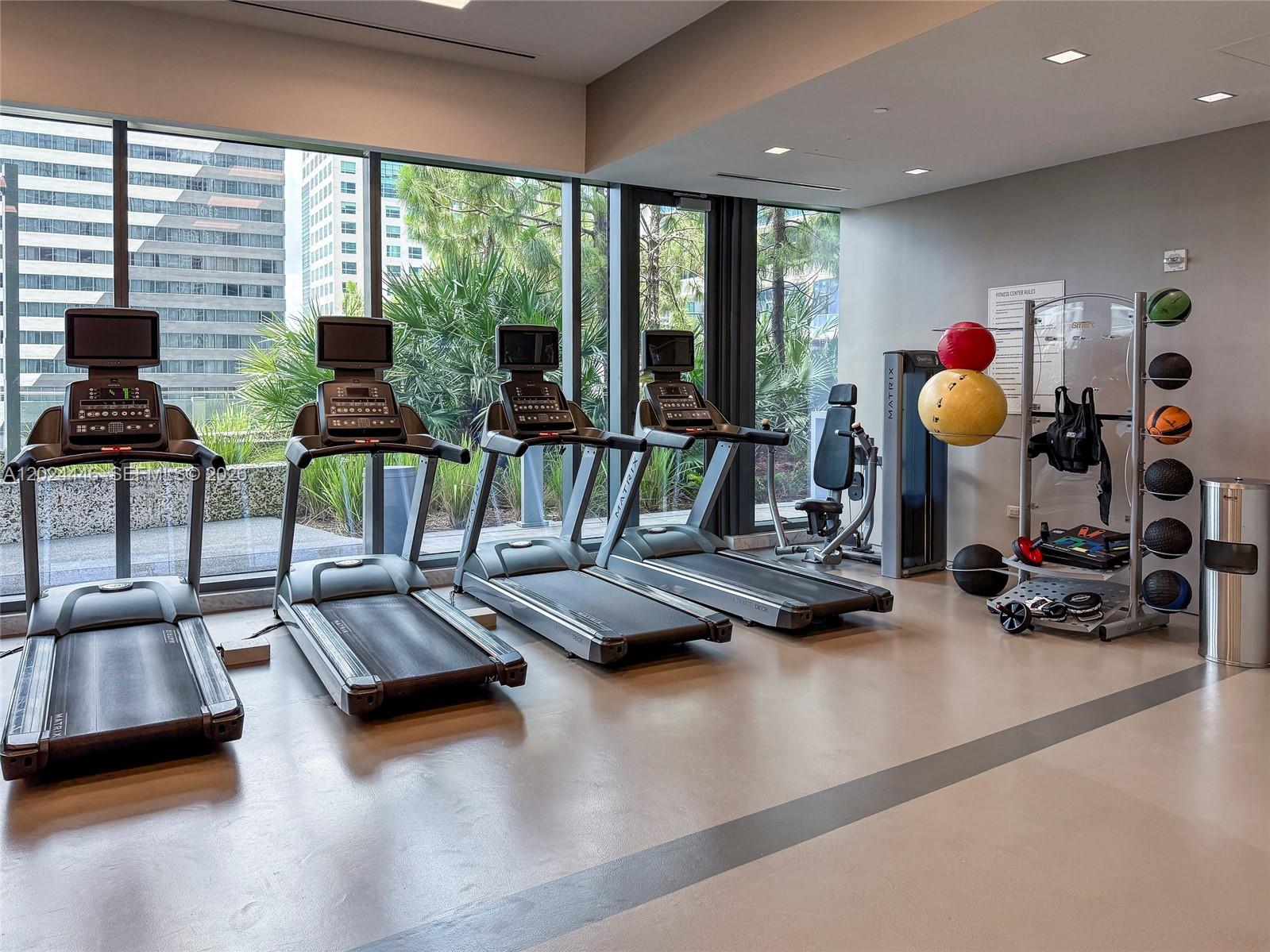 88 Southwest 7th Street, Unit 2008 Miami, FL 33130 - Photo 31 of 47