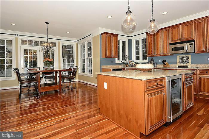 734 Pearson Point Annapolis, MD 21401 - Photo 2 of 30 Kitchen