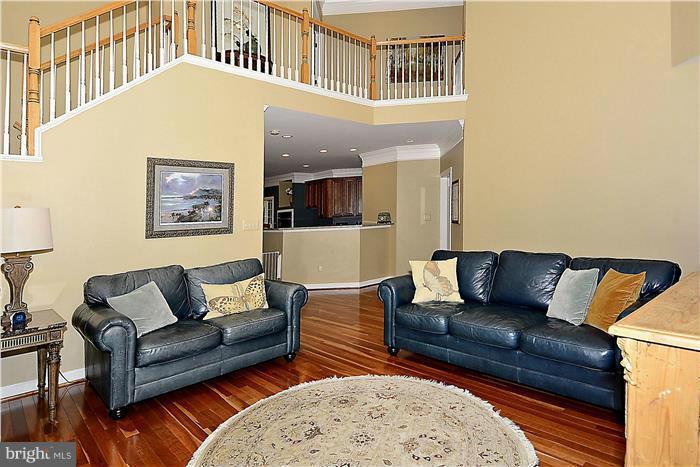 734 Pearson Point Annapolis, MD 21401 - Photo 12 of 30 Family Room