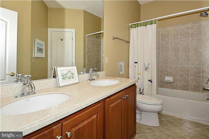 734 Pearson Point Annapolis, MD 21401 - Photo 16 of 30 Bath