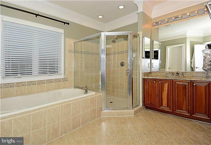 734 Pearson Point Annapolis, MD 21401 - Photo 19 of 30 Bath (Master)
