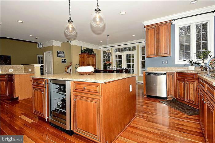 734 Pearson Point Annapolis, MD 21401 - Photo 3 of 30 Kitchen