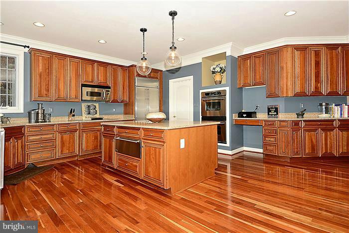 734 Pearson Point Annapolis, MD 21401 - Photo 4 of 30 Kitchen