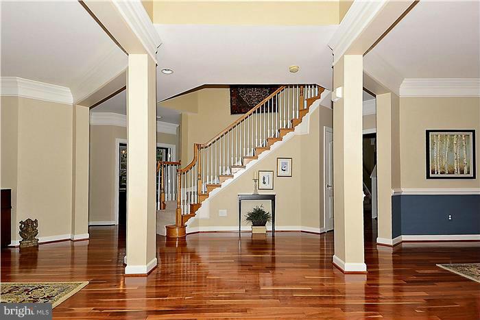 734 Pearson Point Annapolis, MD 21401 - Photo 8 of 30 Interior (General)