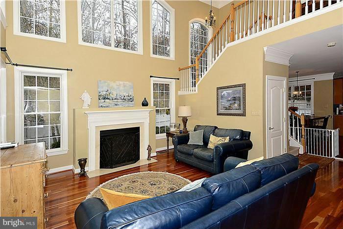 734 Pearson Point Annapolis, MD 21401 - Photo 9 of 30 Family Room
