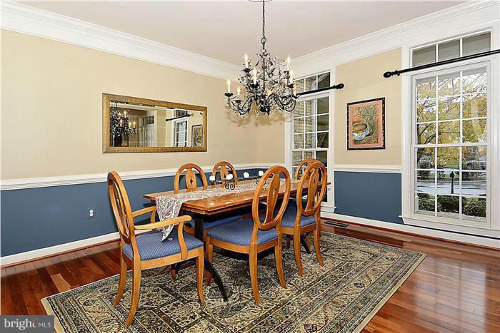 734 Pearson Point Annapolis, MD 21401 - Photo 10 of 30 Dining Room