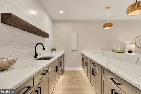 $2,350,000 | 923 17th Street South, Arlington, VA 22202