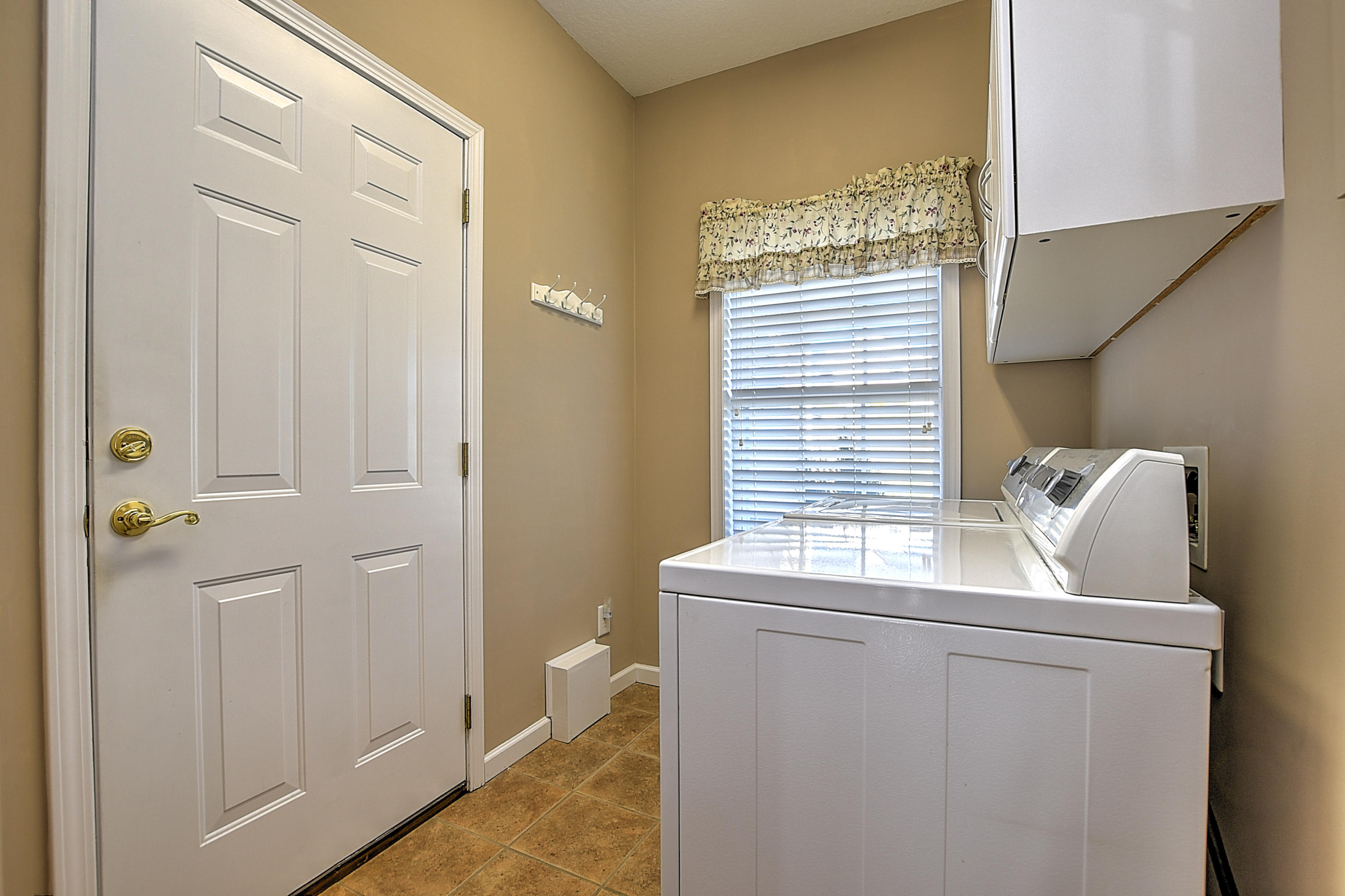 321 East Ridges Drive Chuckey, TN 37641 - Photo 16 of 57 321 E Ridges Dr_-29