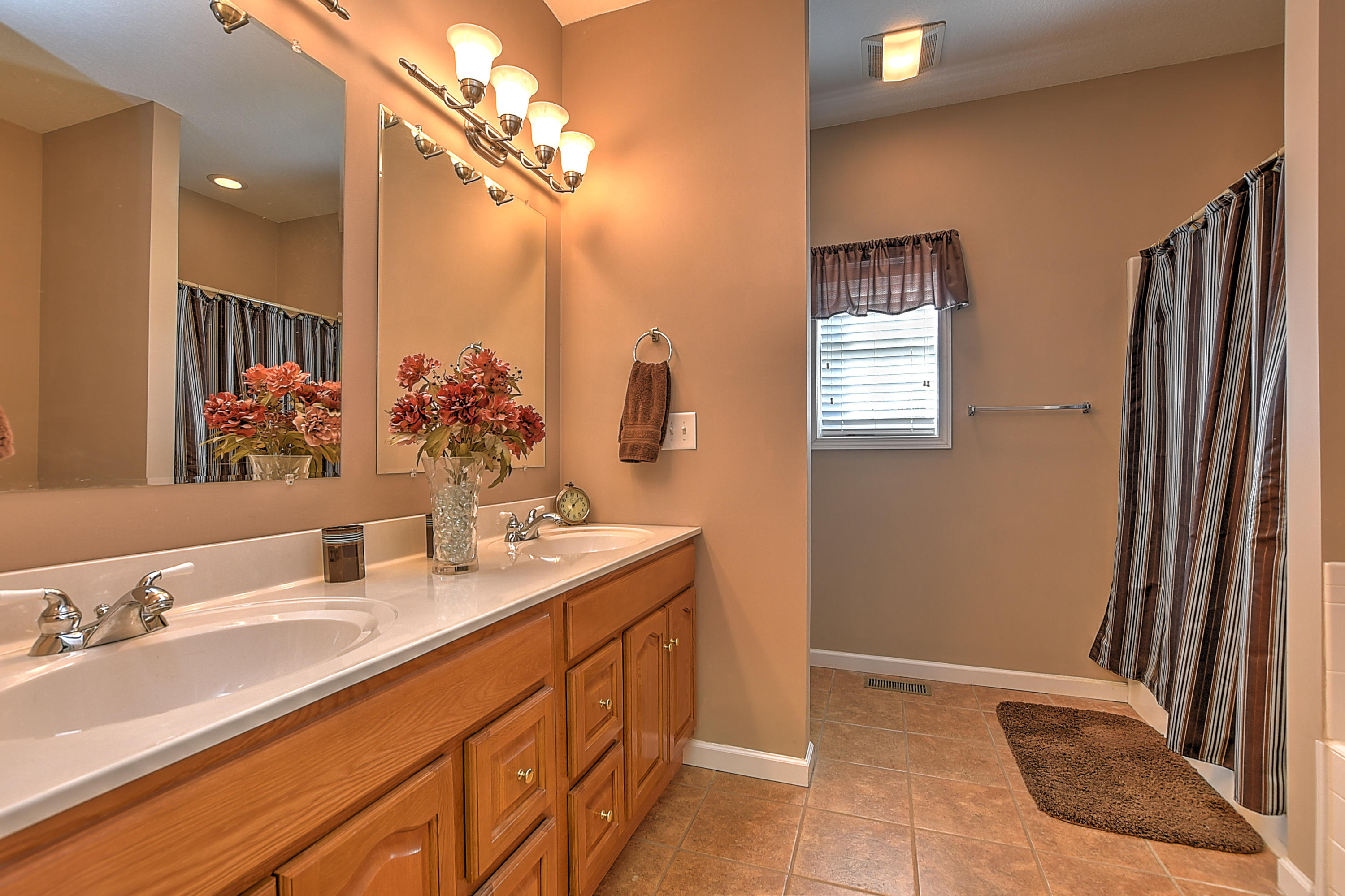 321 East Ridges Drive Chuckey, TN 37641 - Photo 21 of 57 321 E Ridges Dr_-34