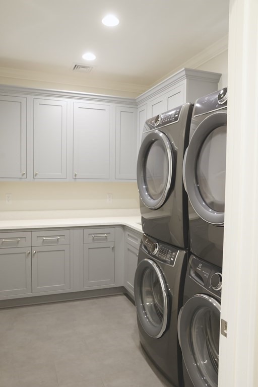 8 Hayes Avenue Lexington, MA 02420 - Photo 19 of 24 a utility room with sink dryer and washer