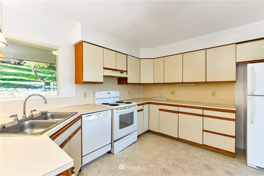 14869 Gibralter Road Anacortes, WA 98221 - Photo 11 of 36 Gallery Image 11