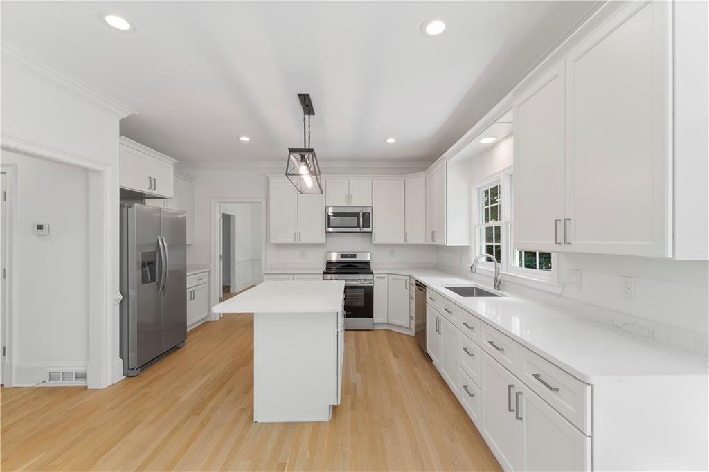 8965 Laurel Way Alpharetta, GA 30022 - Photo 16 of 79