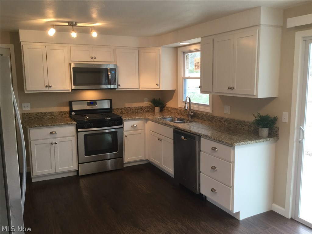 6990 Murray Ridge Road Elyria, OH 44035 - Photo 3 of 14 Gallery Image 3