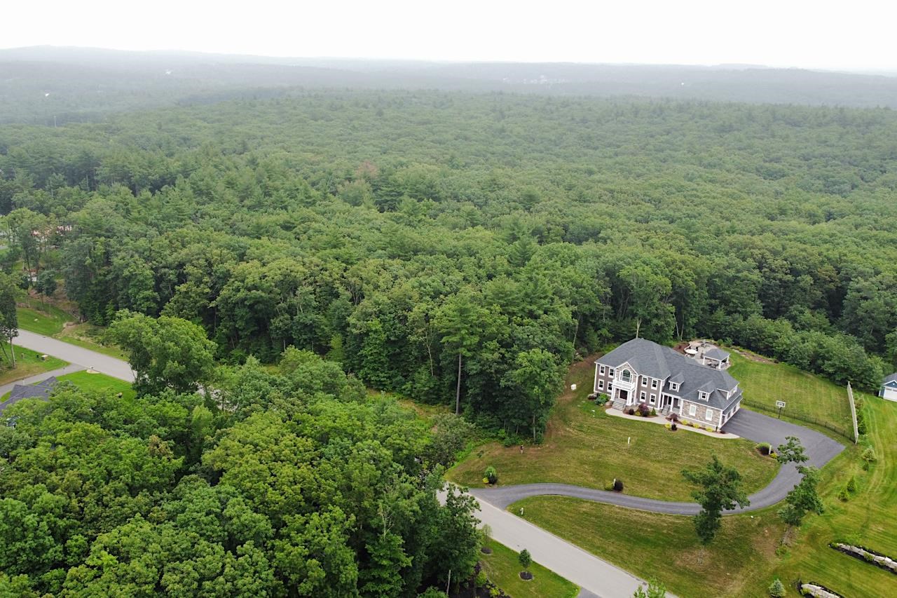 34 London Bridge Road Windham, NH 03087 - Photo 2 of 39