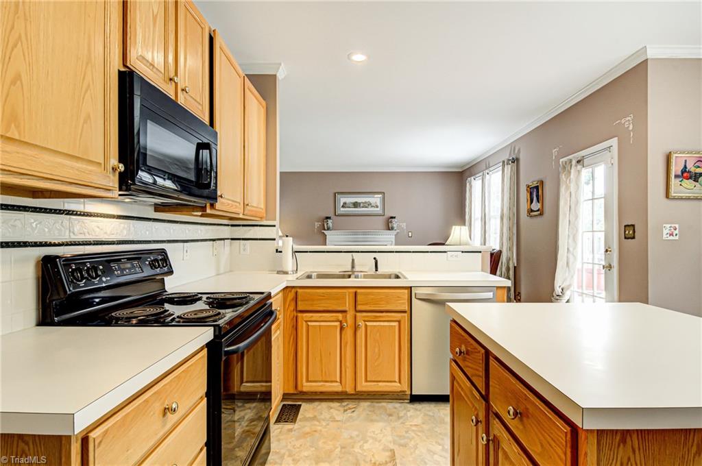 2718 Colton Drive Oak Ridge, NC 27310 - Photo 10 of 29