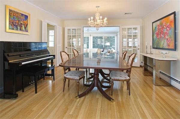 61 Donna Road Newton, MA 02459 - Photo 4 of 11
