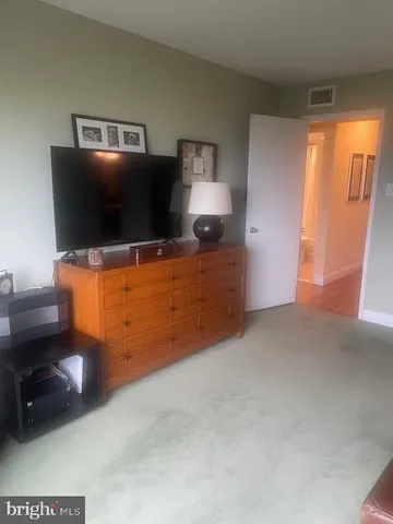 $485,000 | 203 Yoakum Parkway, Unit 1512, Alexandria, VA 22304