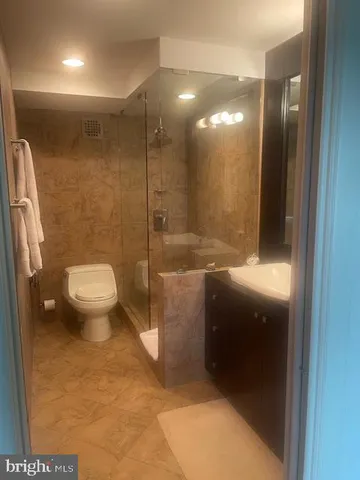 $485,000 | 203 Yoakum Parkway, Unit 1512, Alexandria, VA 22304