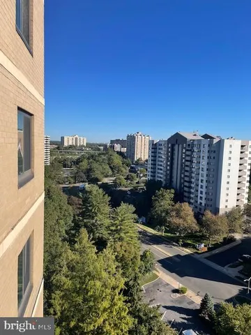 $485,000 | 203 Yoakum Parkway, Unit 1512, Alexandria, VA 22304