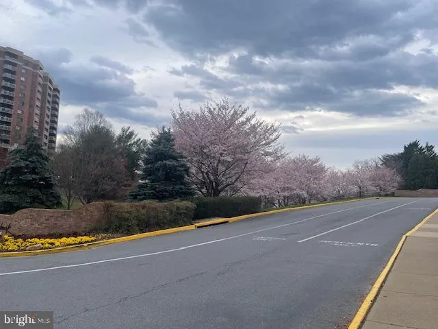 $485,000 | 203 Yoakum Parkway, Unit 1512, Alexandria, VA 22304