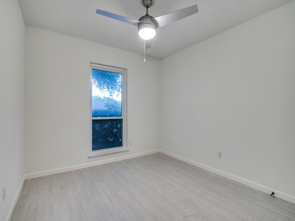 3425 Tarkio Road Plano, TX 75074 - Photo 14 of 25 an empty room with a bathroom
