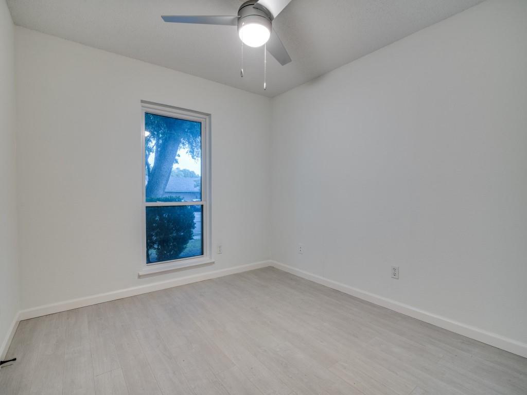 3425 Tarkio Road Plano, TX 75074 - Photo 15 of 25 an empty room with a bathroom