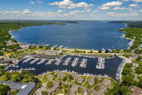 $869,000 | 190 3rd Avenue, Fontana, WI 53125