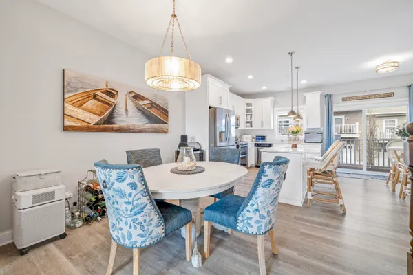 $869,000 | 190 3rd Avenue, Fontana, WI 53125