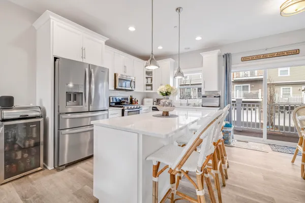 $869,000 | 190 3rd Avenue, Fontana, WI 53125