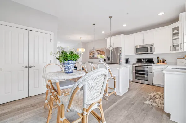 $869,000 | 190 3rd Avenue, Fontana, WI 53125