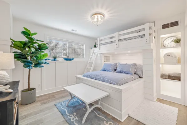 $869,000 | 190 3rd Avenue, Fontana, WI 53125