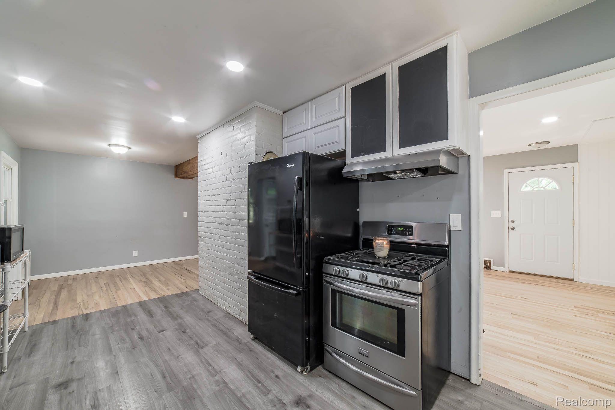 8317 Russell Street Utica, MI 48317 - Photo 15 of 40 Gallery Image 15