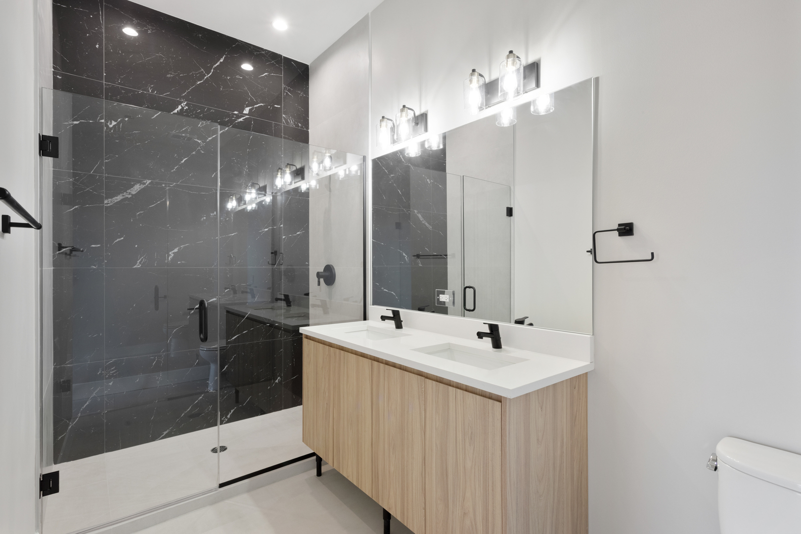 2475 West Foster Avenue, Unit 206 Chicago, IL 60625 - Photo 21 of 23