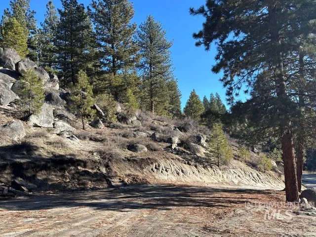 $299,900 | 28 Sarah Way, Cascade, ID 83611