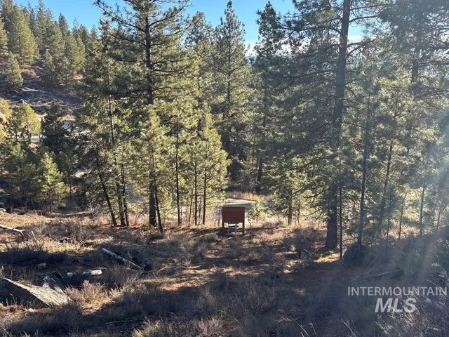 $299,900 | 28 Sarah Way, Cascade, ID 83611