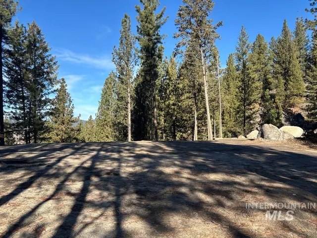 $299,900 | 28 Sarah Way, Cascade, ID 83611