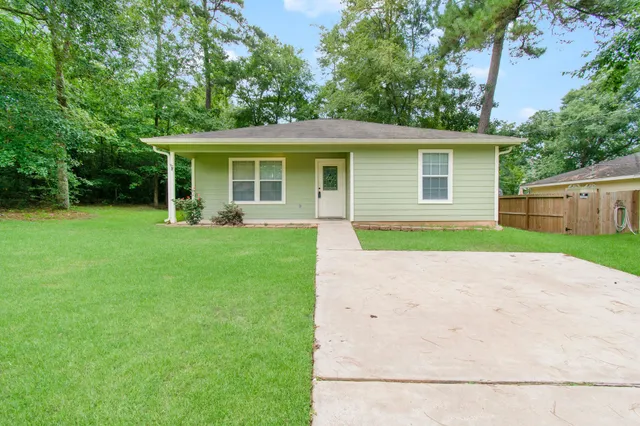 $1,325 | 10629 Royal Cavins Drive, Conroe, TX 77303