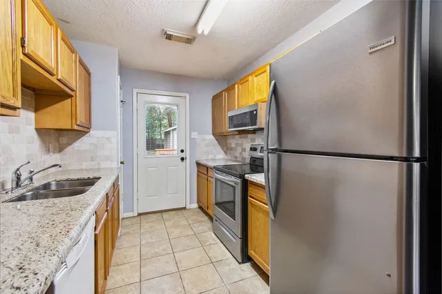 $1,325 | 10629 Royal Cavins Drive, Conroe, TX 77303