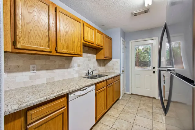 $1,325 | 10629 Royal Cavins Drive, Conroe, TX 77303