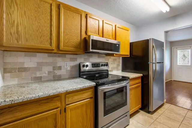 $1,325 | 10629 Royal Cavins Drive, Conroe, TX 77303