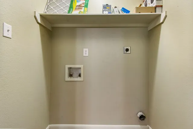 $1,325 | 10629 Royal Cavins Drive, Conroe, TX 77303