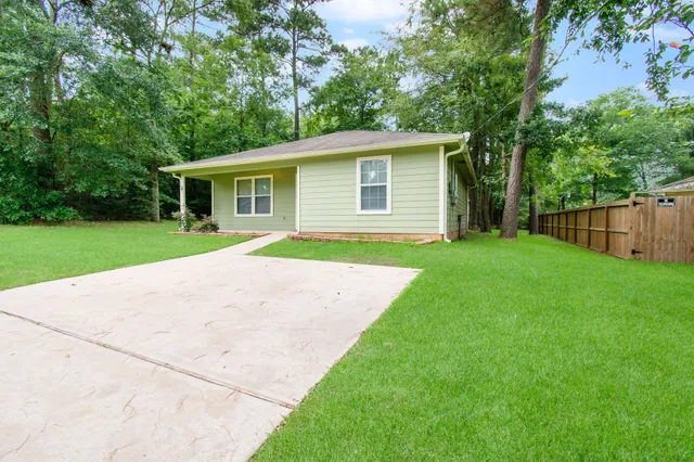 $1,325 | 10629 Royal Cavins Drive, Conroe, TX 77303