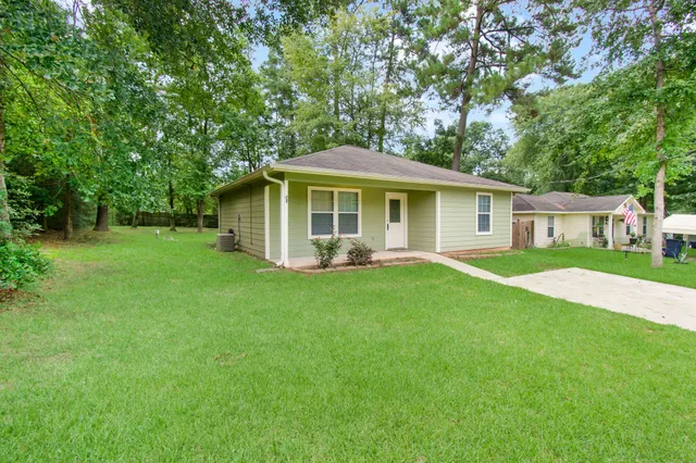 $1,325 | 10629 Royal Cavins Drive, Conroe, TX 77303