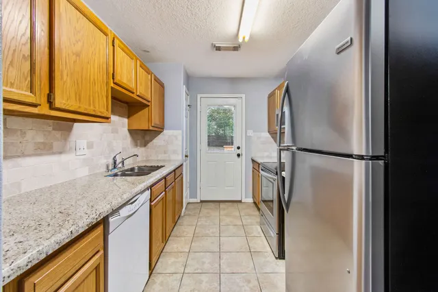 $1,325 | 10629 Royal Cavins Drive, Conroe, TX 77303